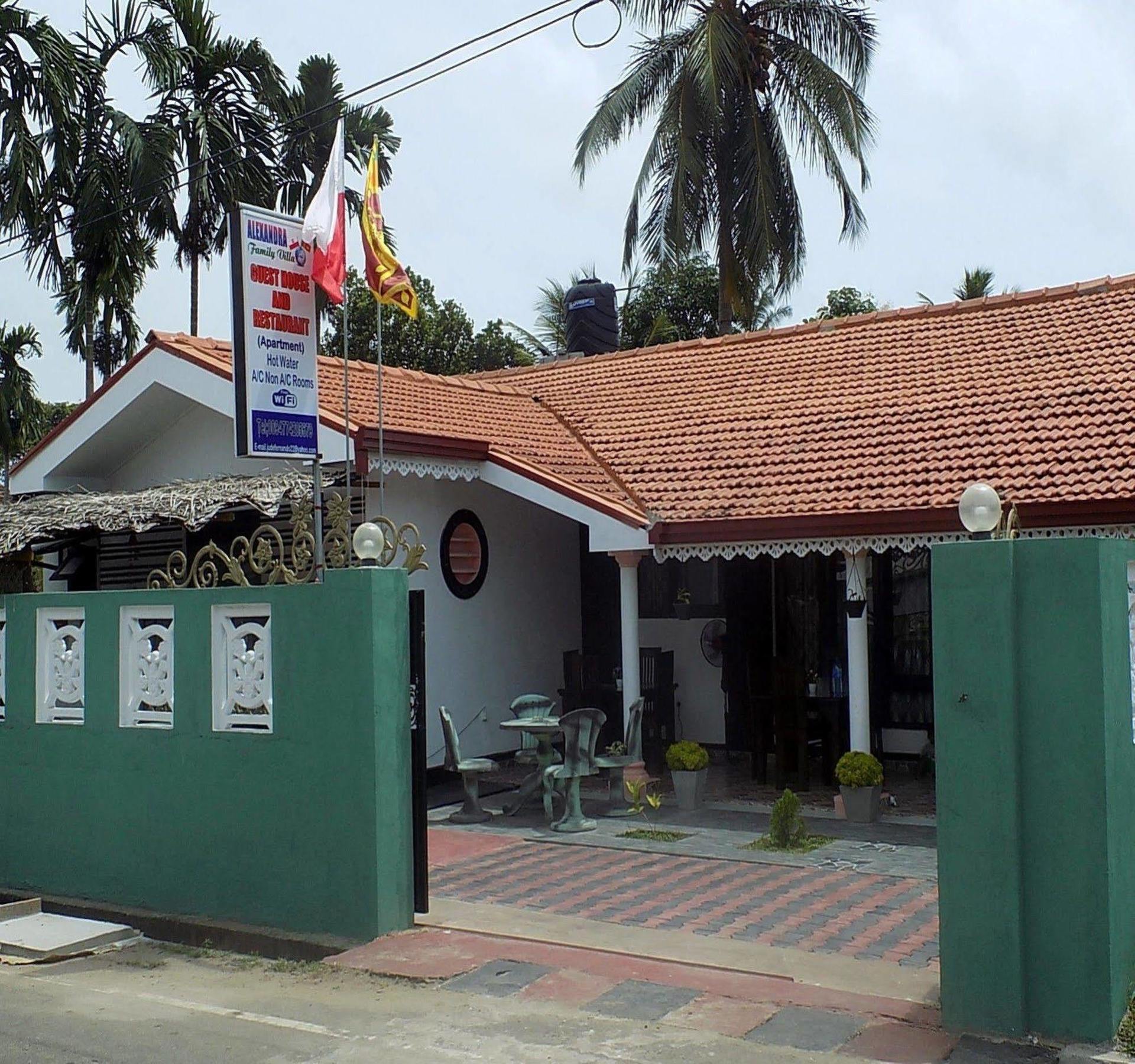 Alexandra Family Villa Negombo Exterior foto