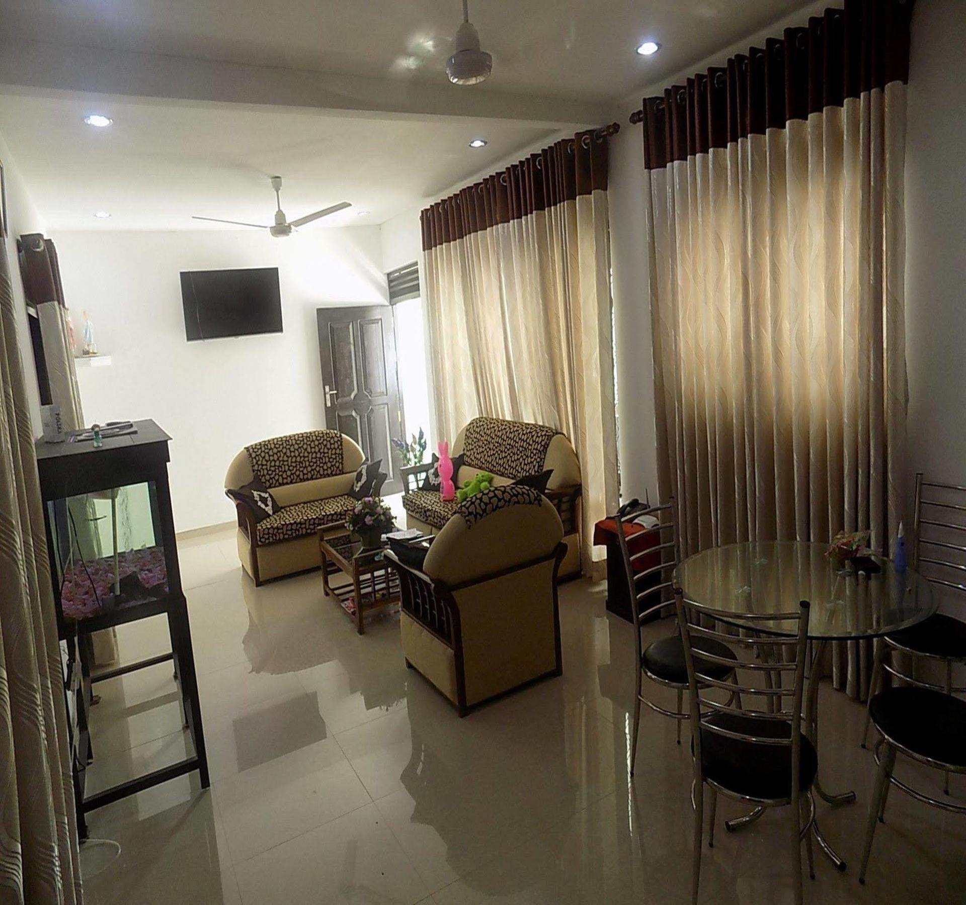 Alexandra Family Villa Negombo Exterior foto
